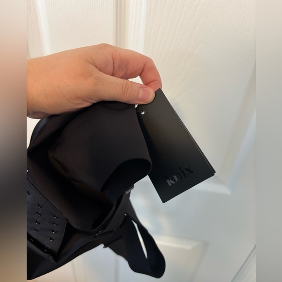 Knix Catalyst Front Zip Sports Bra 32A 32B 34A 34B
NWT - Picture 8 of 13